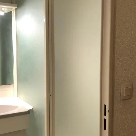 Mini T2 Avec Balcon Et Parking Au Pied Des Pistes - Fr-1-165a-144 شقة *